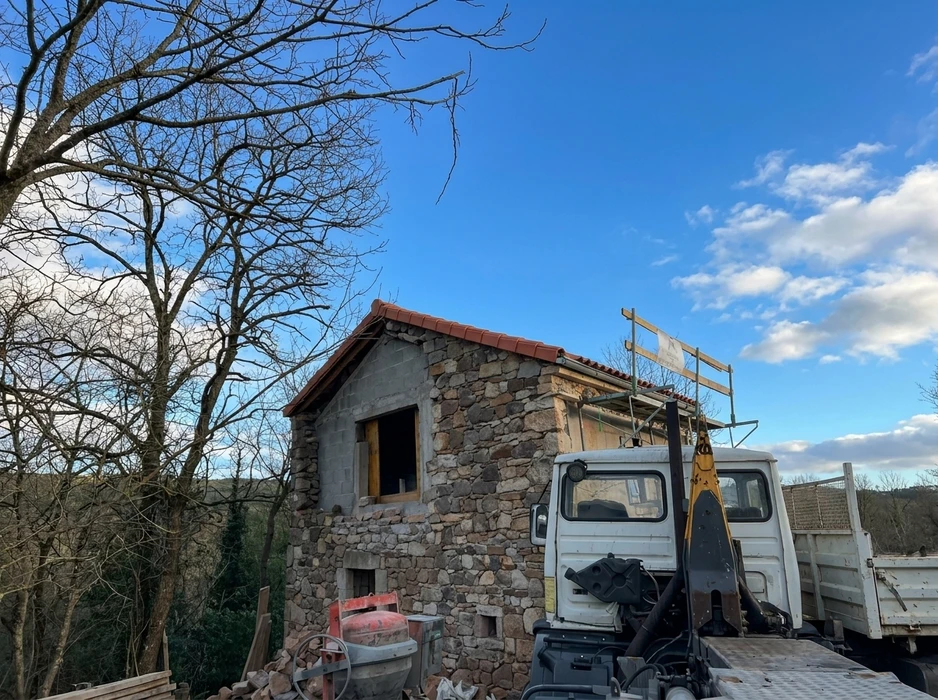Rénovation d'une maison en pierre naturelle, extérieur rural
