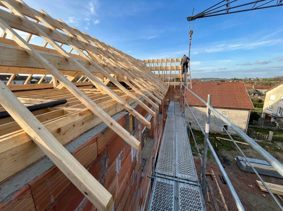 Chantier de construction résidentielle, vue extérieure en hauteur