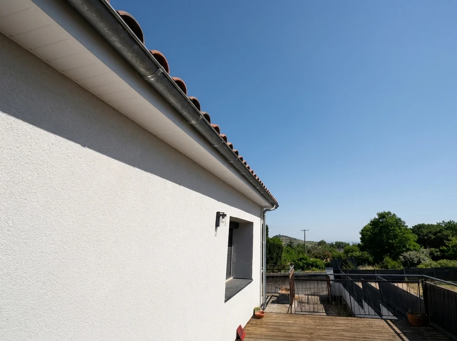 Rénovation de toiture d'une grange en pierre de taille, en milieu rural